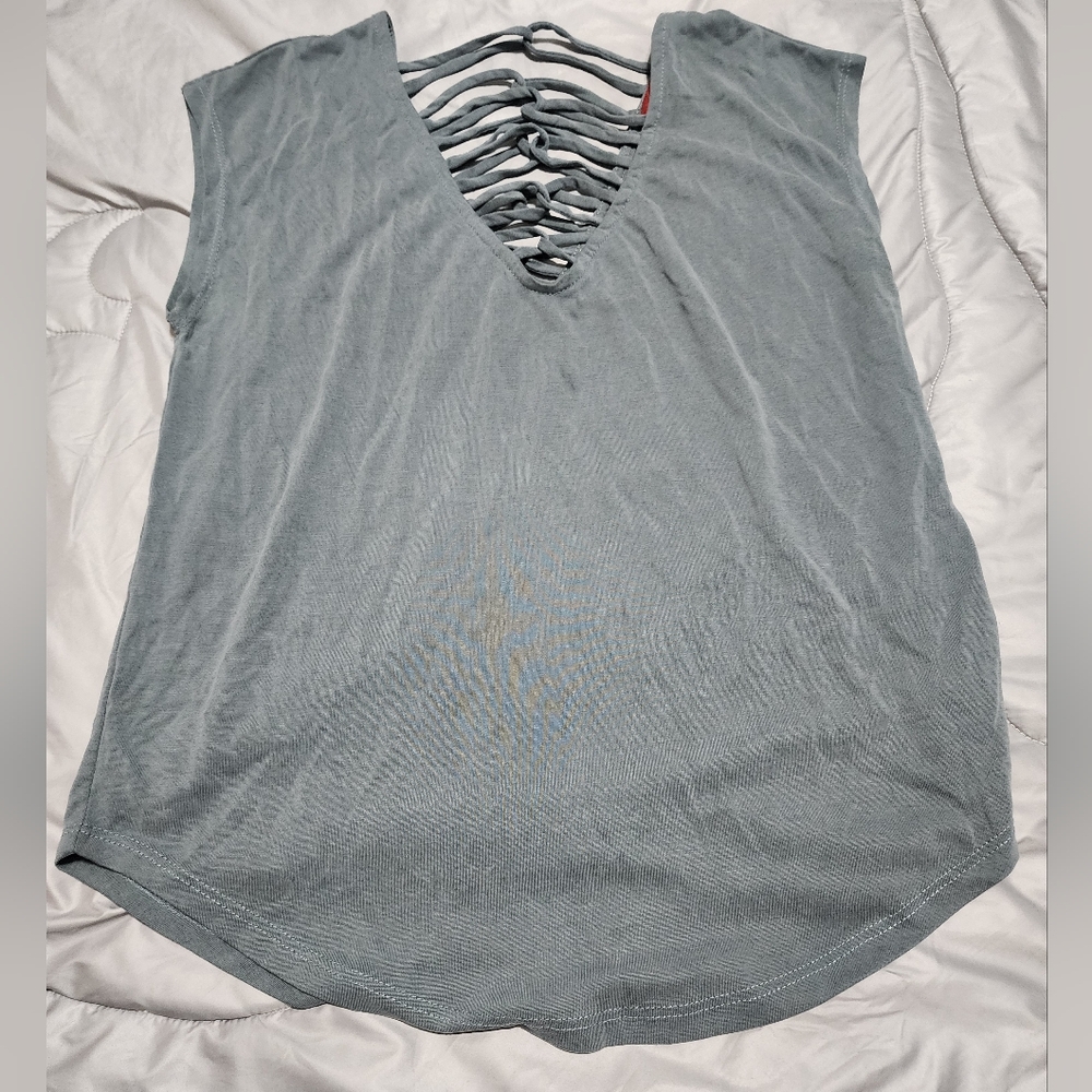 Red by BKE gray dressy top. EUC. Women's XS.